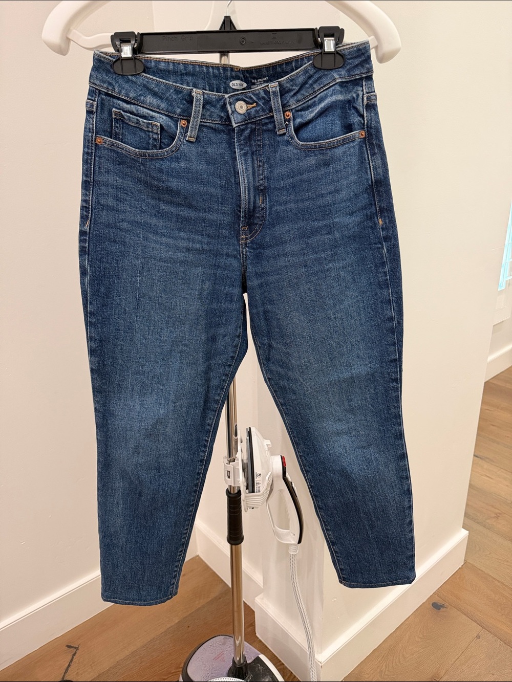 Old Navy Cropped High-Rise Jeans in Dark Blue Denim
